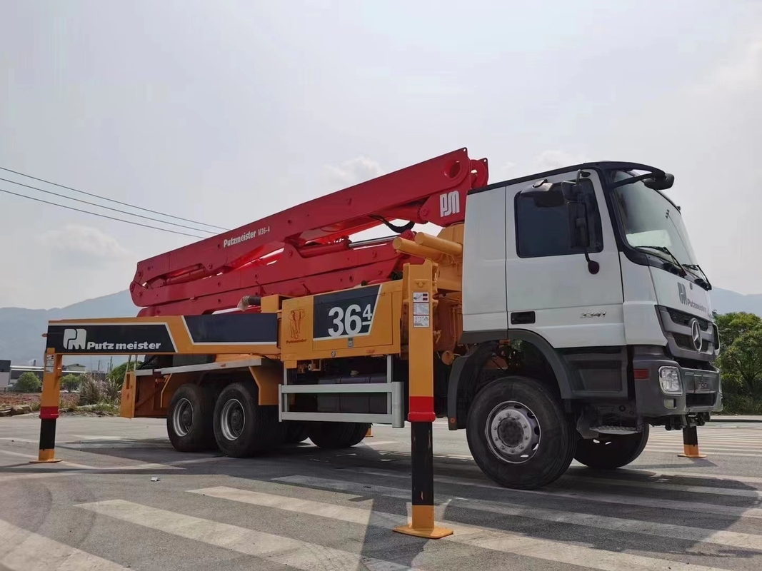​140m3/H 50m Boom Concrete Truck Heavy Duty With 4 Boom Section