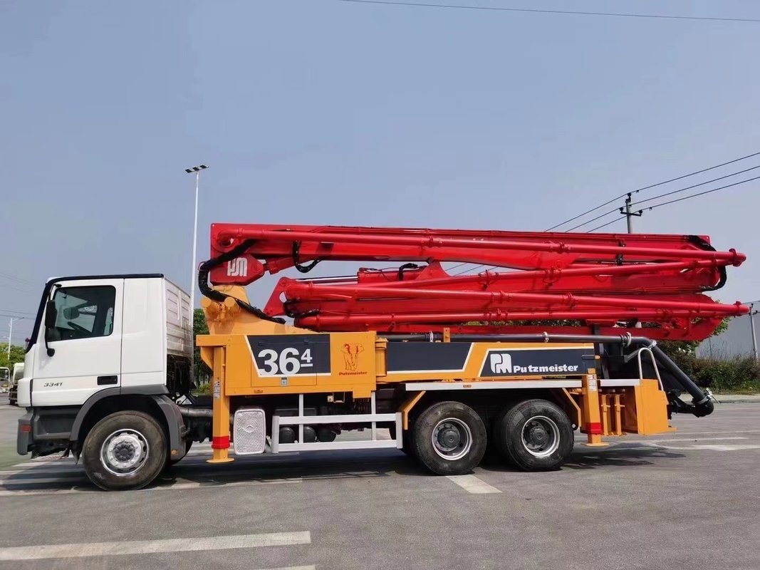 ​140m3/H 50m Boom Concrete Truck Heavy Duty With 4 Boom Section