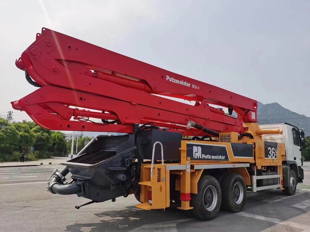 ​140m3/H 50m Boom Concrete Truck Heavy Duty With 4 Boom Section