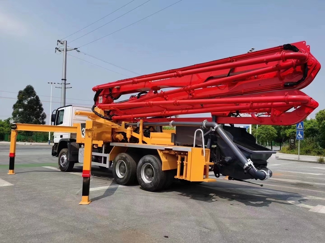 ​140m3/H 50m Boom Concrete Truck Heavy Duty With 4 Boom Section