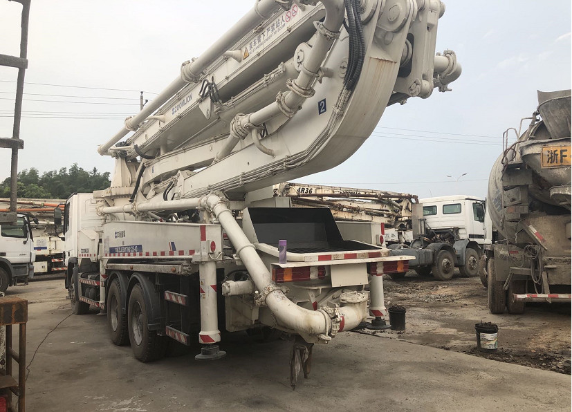 Second Hand Truck Mounted Concrete Pump Zoomlion Benz 40M