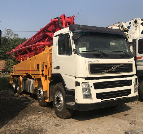 High Functioning Concrete Trailer Pump Putzmeister 42M Volvo Used