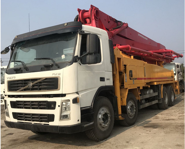 High Functioning Concrete Trailer Pump Putzmeister 42M Volvo Used