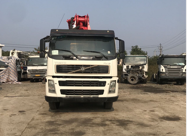 High Functioning Concrete Trailer Pump Putzmeister 42M Volvo Used