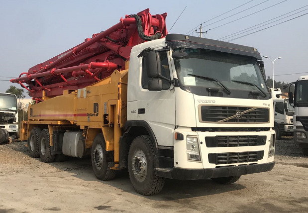 High Functioning Concrete Trailer Pump Putzmeister 42M Volvo Used