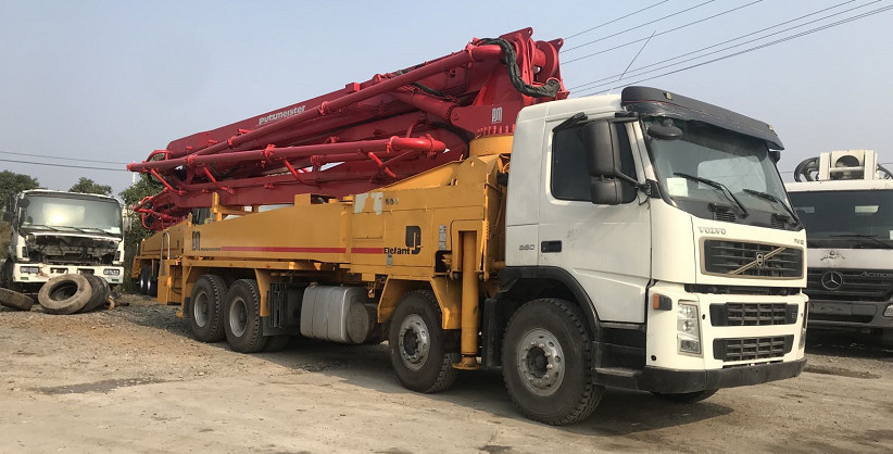 High Functioning Concrete Trailer Pump Putzmeister 42M Volvo Used