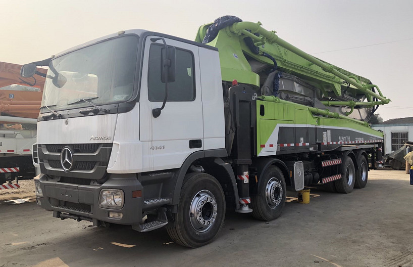 Xe bơm bê tông đã qua sử dụng Actros 4141 Zoomlion Benz 180 M3 / H 300 Kw 52M