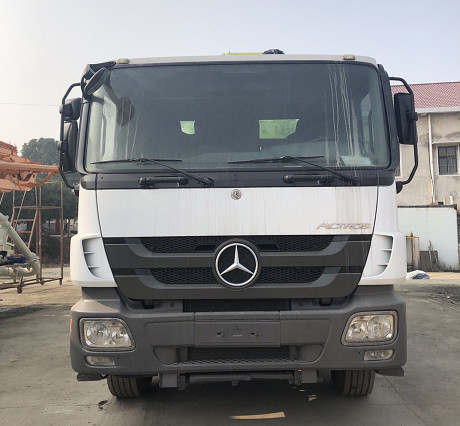 Xe bơm bê tông đã qua sử dụng Actros 4141 Zoomlion Benz 180 M3 / H 300 Kw 52M