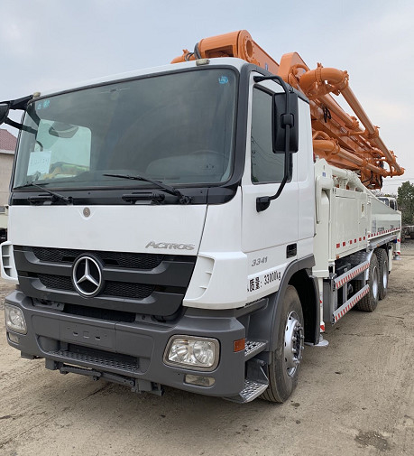 Diesel Zoomlion Benz Used Concrete Pump Truck 49m