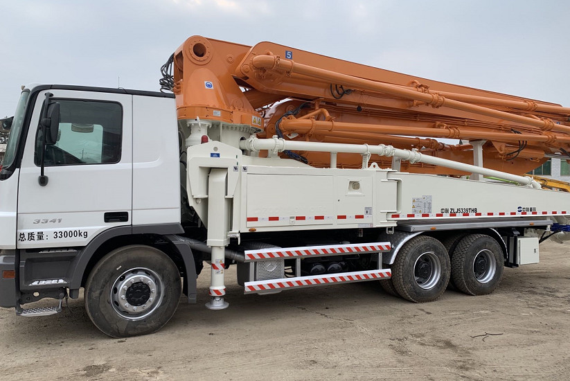 Diesel Zoomlion Benz Used Concrete Pump Truck 49m