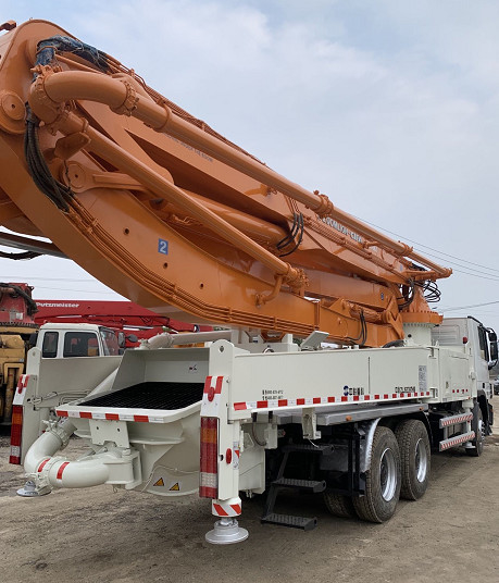 Diesel Zoomlion Benz Used Concrete Pump Truck 49m