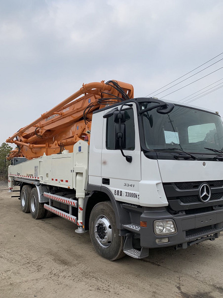 Diesel Zoomlion Benz Used Concrete Pump Truck 49m