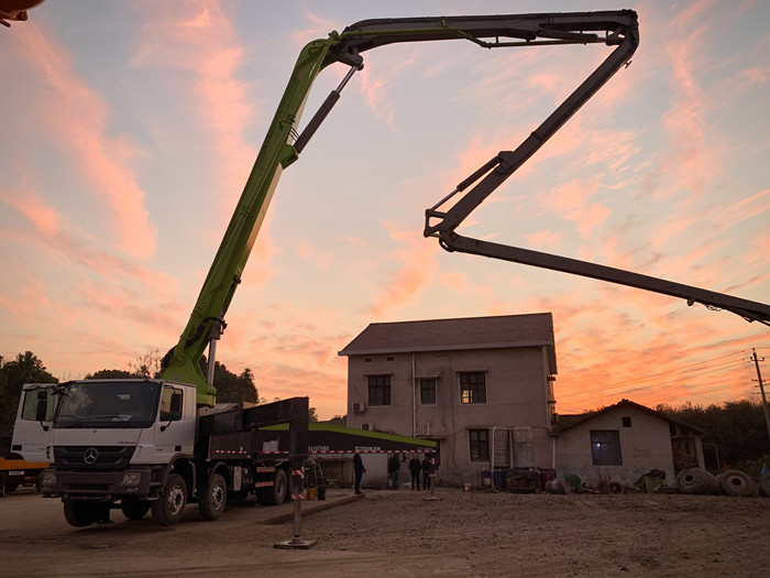 Construction Concrete Equipment Pump Zoomlion 62M With Mercedes Benz