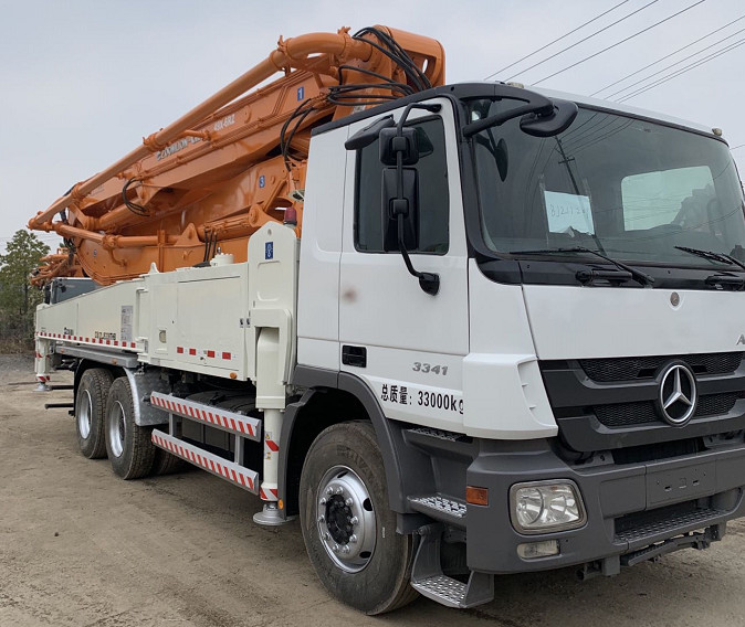 Truck Mounted Concrete Pump Truck Concrete Pump Zoomlion 49m Used Concrete Pump Truck