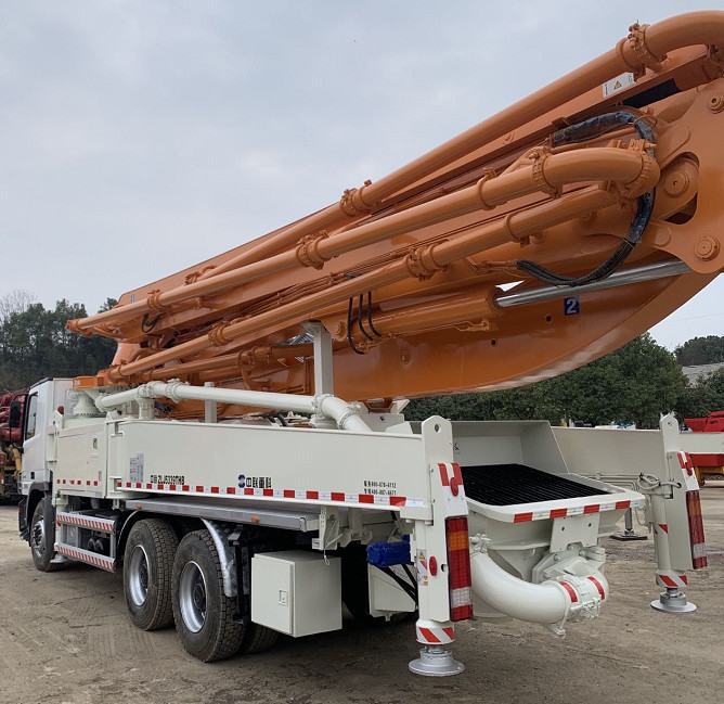Truck Mounted Concrete Pump Truck Concrete Pump Zoomlion 49m Used Concrete Pump Truck