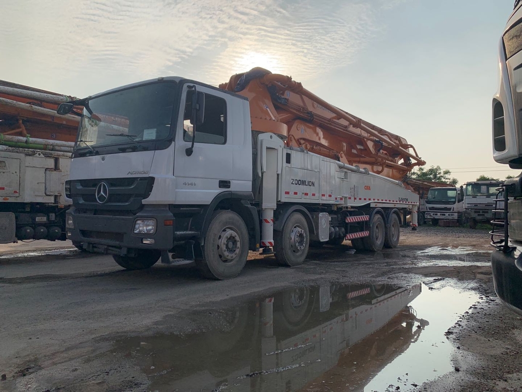 ISO90001 49m Refurbished Concrete Boom Truck White Color Actros Chassis