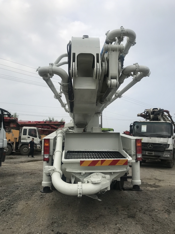 170m3/H 50m Boom Concrete Truck Heavy Duty With 6 Boom Section