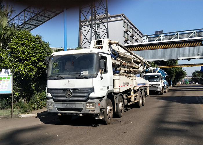 300KW Zoomlion Concrete Boom Truck , Boom Pump Truck Well Maintenanced