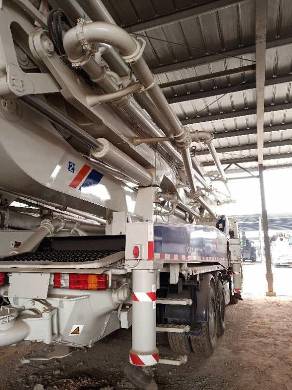52m Actros 4141 Chassis Concrete Boom Truck , Concrete Construction Equipment 150M3/H