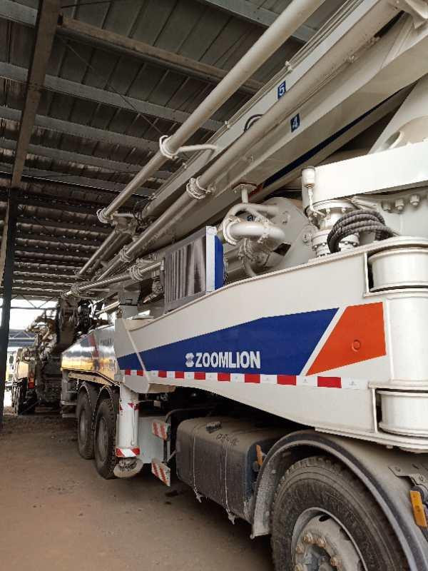 52m Actros 4141 Chassis Concrete Boom Truck , Concrete Construction Equipment 150M3/H