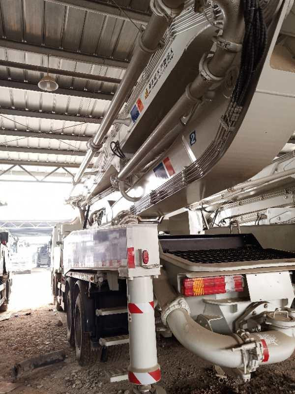 52m Actros 4141 Chassis Concrete Boom Truck , Concrete Construction Equipment 150M3/H