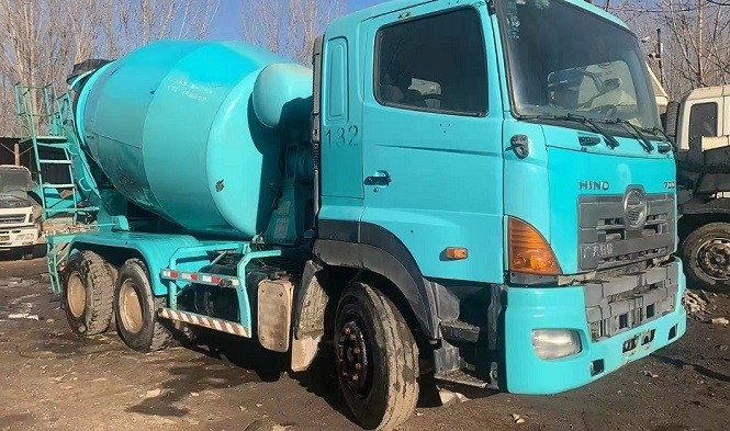 Hino 700 Chassis 10cbm Concrete Mixing Trucks , Cement Mixer Lorry Second Hand