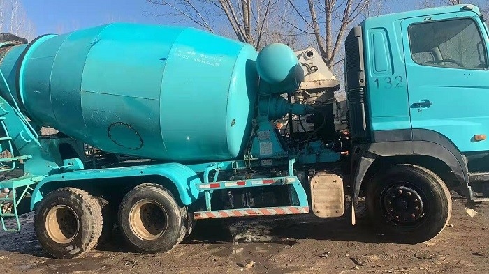 Hino 700 Chassis 10cbm Concrete Mixing Trucks , Cement Mixer Lorry Second Hand