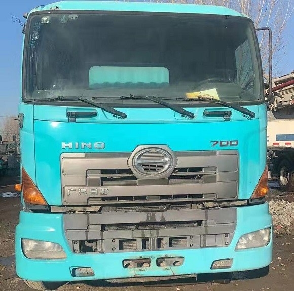 Hino 700 Chassis 10cbm Concrete Mixing Trucks , Cement Mixer Lorry Second Hand