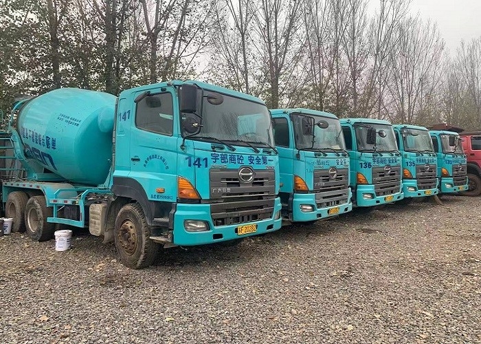 Hino 700 Chassis 10cbm Concrete Mixing Trucks , Cement Mixer Lorry Second Hand