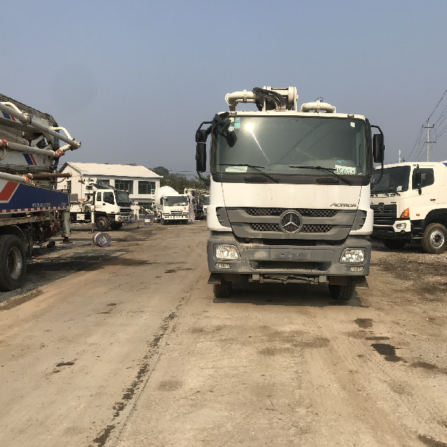 300KW 38m Pump Used Cement Truck , Used Concrete Machine Actros 3341 For Transferring