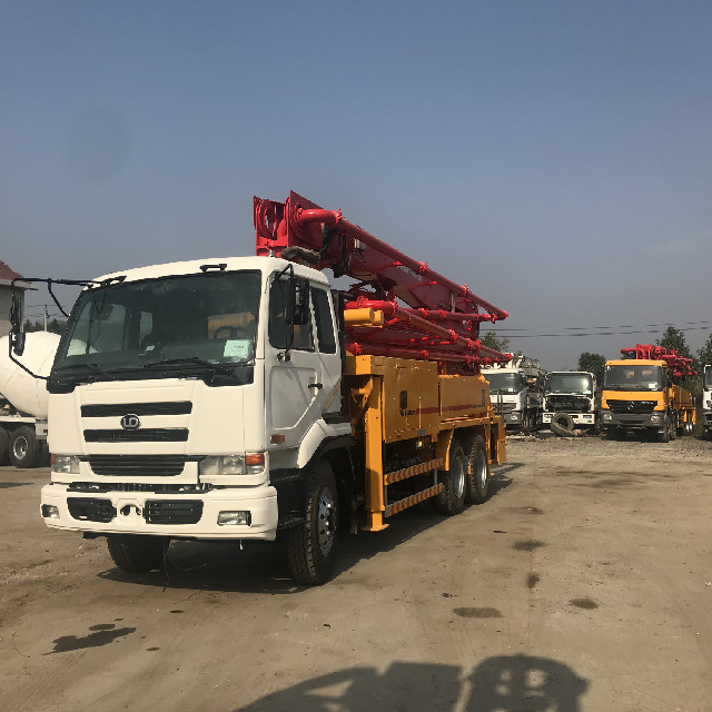 38m 140m3/H Used Truck Concrete Pump , Putzmeister Boom Pump High Efficiency