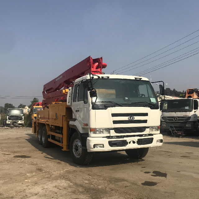 38m 140m3/H Used Truck Concrete Pump , Putzmeister Boom Pump High Efficiency