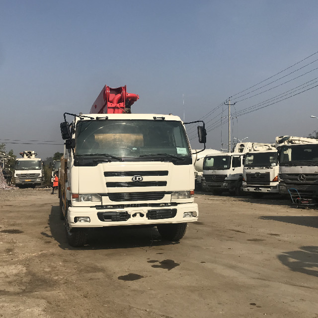 38m 140m3/H Used Truck Concrete Pump , Putzmeister Boom Pump High Efficiency
