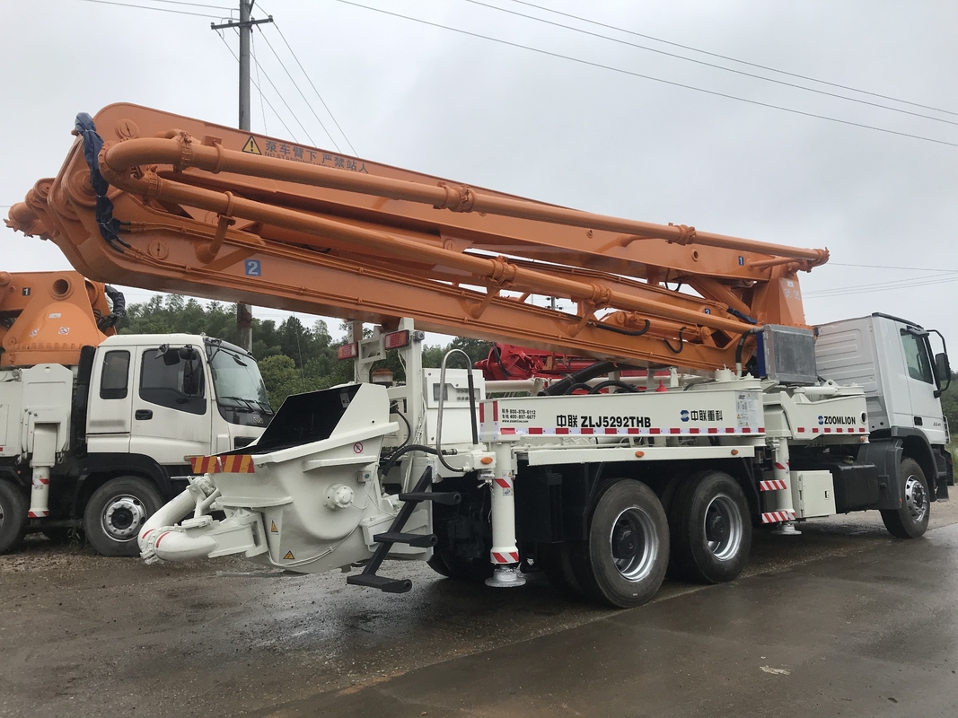 290KW 37m Concrete Truck With Pump Zoomlion Long Arm High Safety 120m3/H