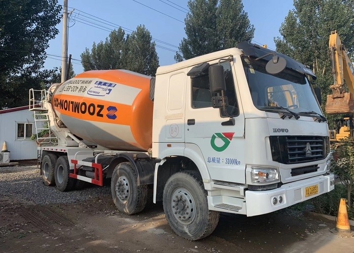 Xe trộn bê tông cũ 15m3, Xe trộn bê tông sẵn sàng SINOTRUCK 8x4 Chassis