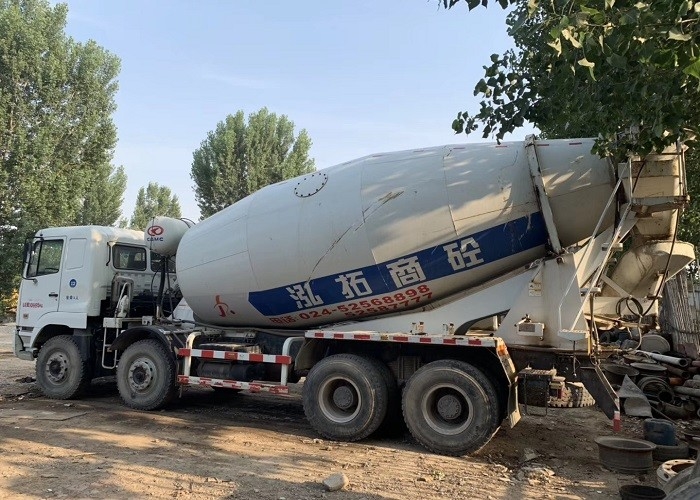 16m3 Capacity Used Cement Delivery Truck CAMC 8*4 Chassis White Color