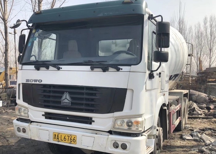 14CBM Concrete Mixing Lorry Sinotruck 3 Axles With SAE Certification