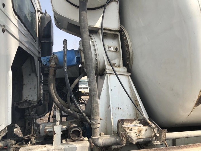 14CBM Concrete Mixing Lorry Sinotruck 3 Axles With SAE Certification