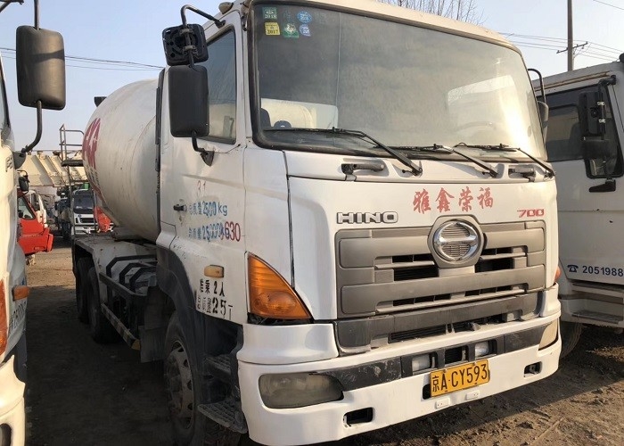 High Stability 9M3 Used Concrete Mixer Truck 259KW With 4 Wheel Drive