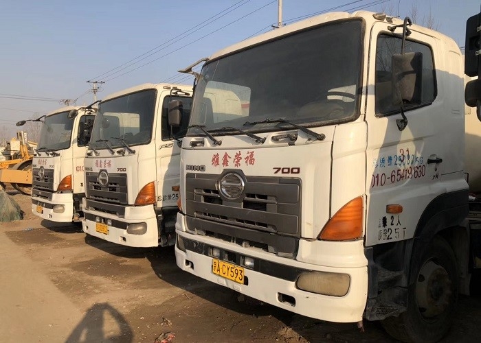 High Stability 9M3 Used Concrete Mixer Truck 259KW With 4 Wheel Drive