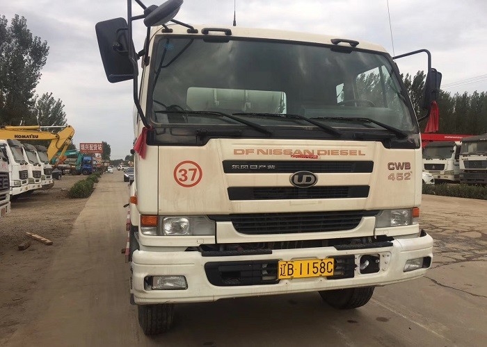 10CBM Used Transit Mixer , Used Nissan UD Trucks High Operating Efficiency