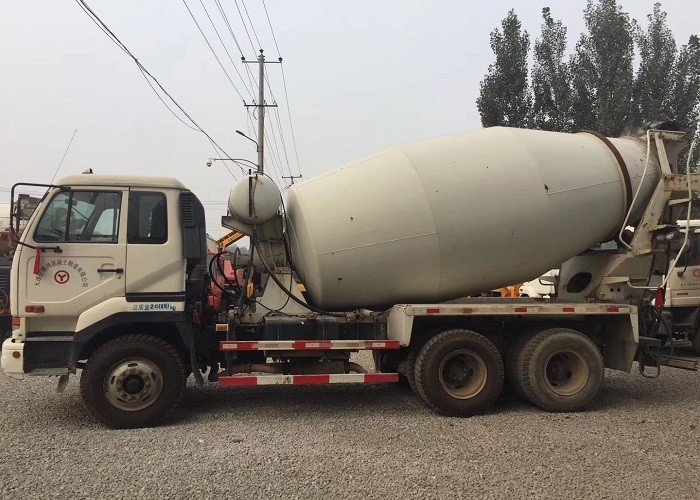 10CBM Used Transit Mixer , Used Nissan UD Trucks High Operating Efficiency