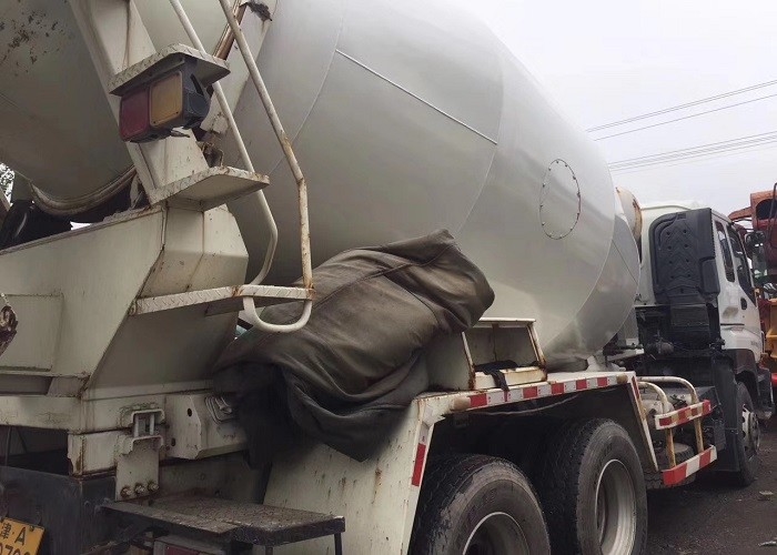 265KW 8CBM Used Concrete Mixer Truck , ISUZU 6x4 Truck CXZ51L Durable