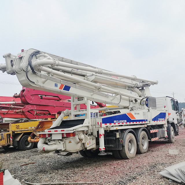 120m3/H Truck Mounted Beton Pump , 38m Concrete Pump 4 Boom With Diesel Engine