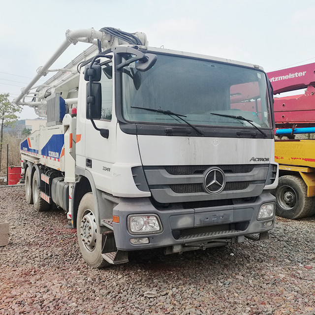 120m3/H Truck Mounted Beton Pump , 38m Concrete Pump 4 Boom With Diesel Engine