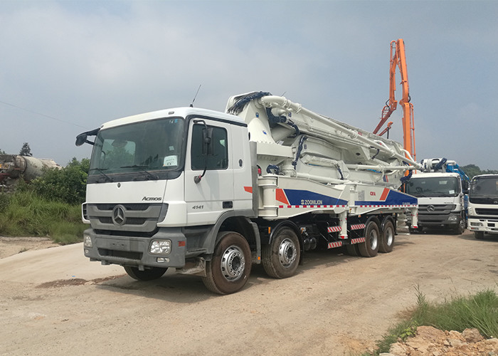 White Safety Frame 52 Meter 150m3/H Concrete Pump Durable Wide Work Range