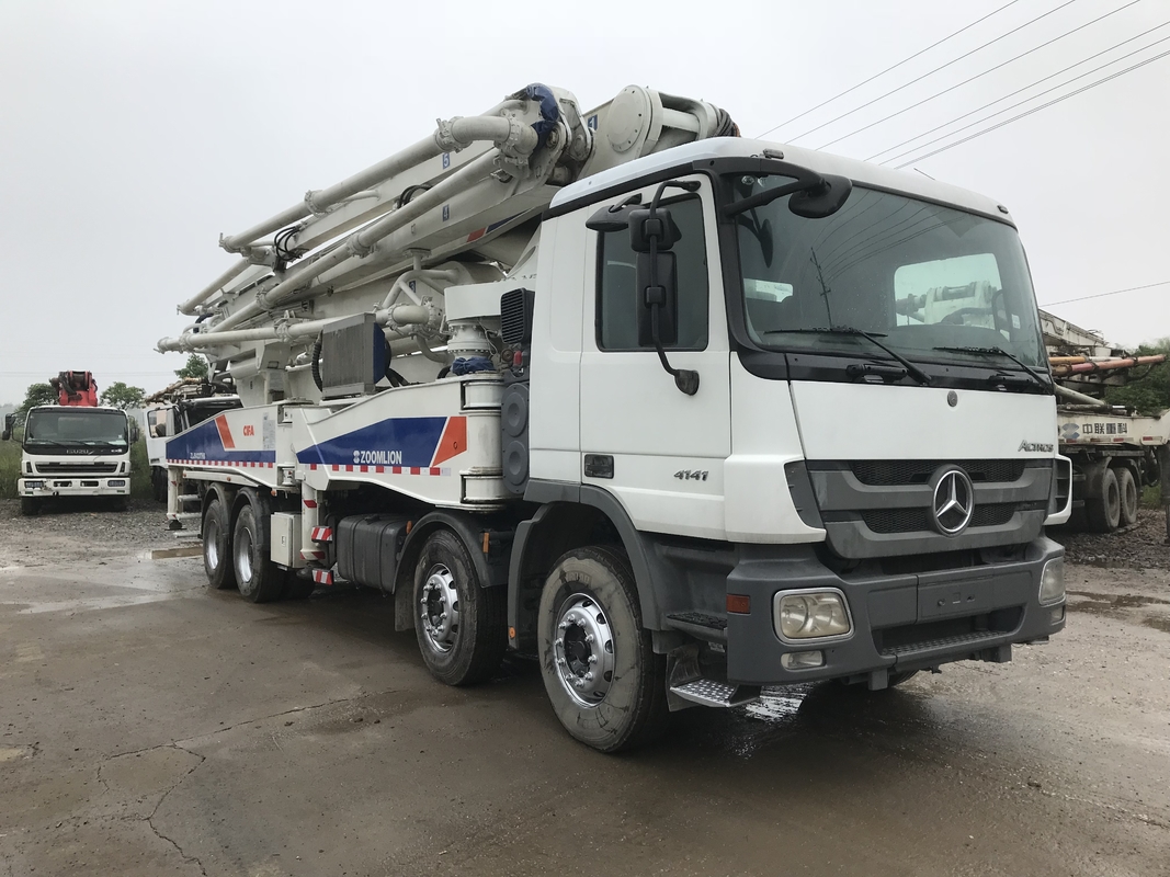 White Safety Frame 52 Meter 150m3/H Concrete Pump Durable Wide Work Range