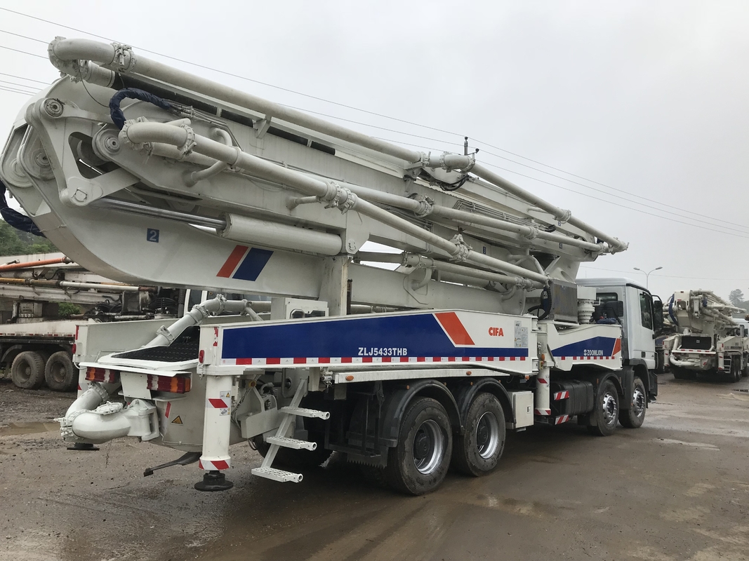 White Safety Frame 52 Meter 150m3/H Concrete Pump Durable Wide Work Range