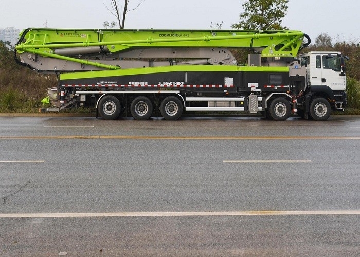 180CBM/H 66m New Concrete Pump Truck , 5 Axle Truck With Dual Hydraulic Oil Tank