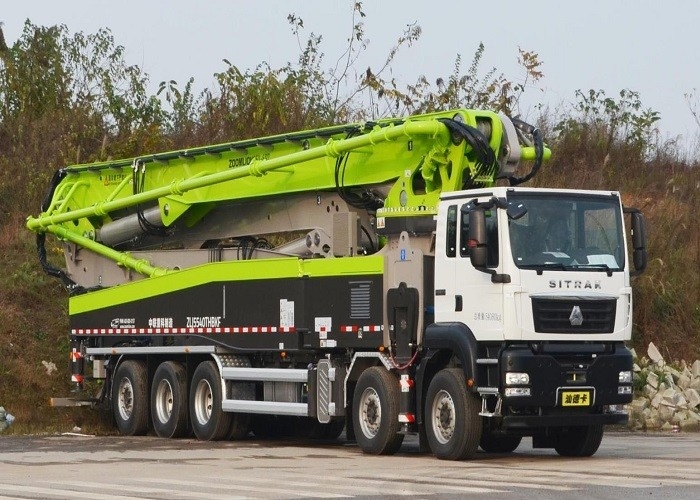 180CBM/H 66m New Concrete Pump Truck , 5 Axle Truck With Dual Hydraulic Oil Tank